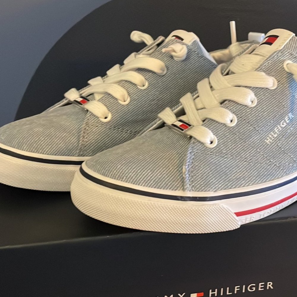 Tommy Hilfiger Women's ODESI Size 8M Light Blue Fabric